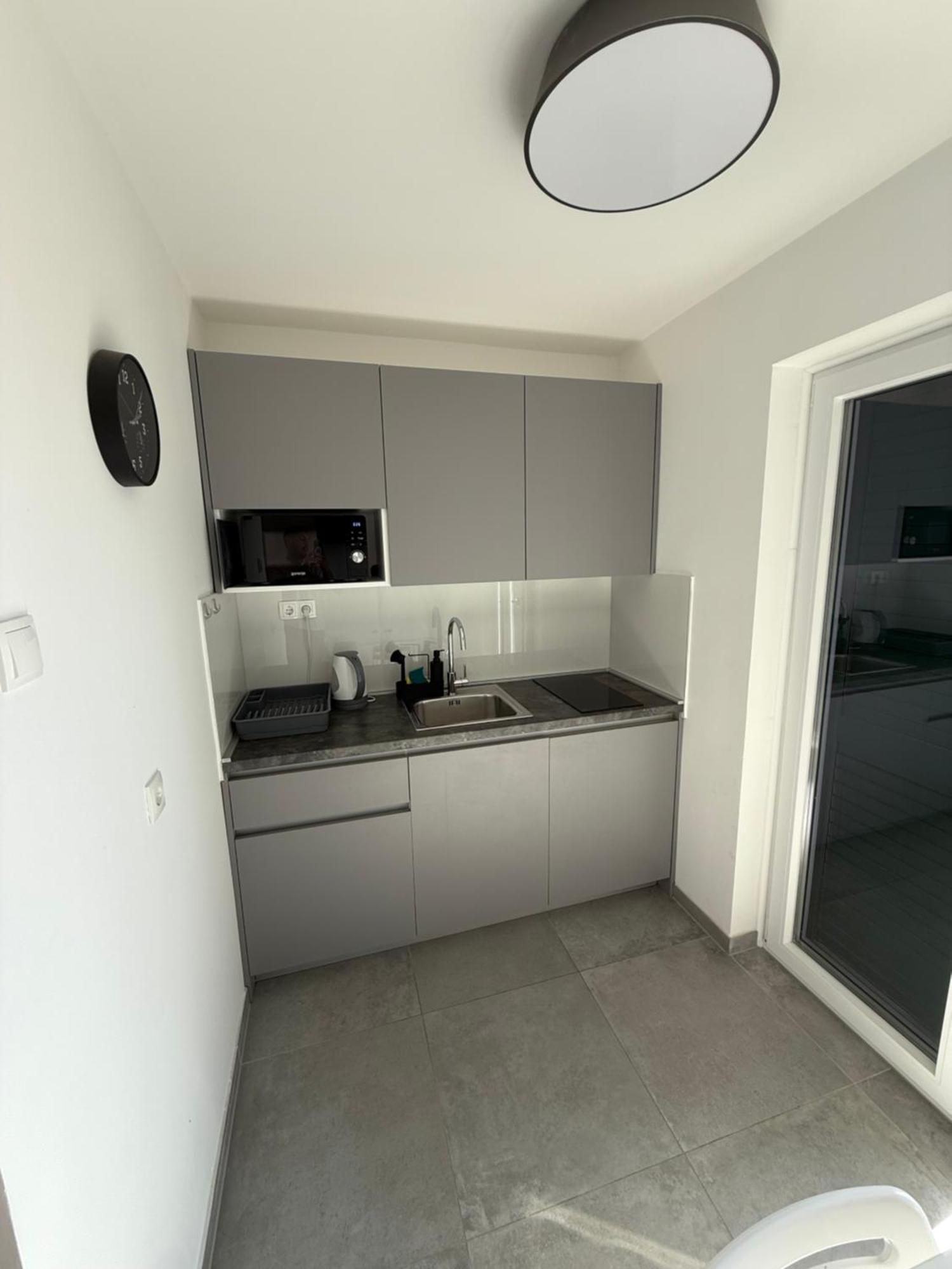 Apartmani Lovren Новаля Екстериор снимка